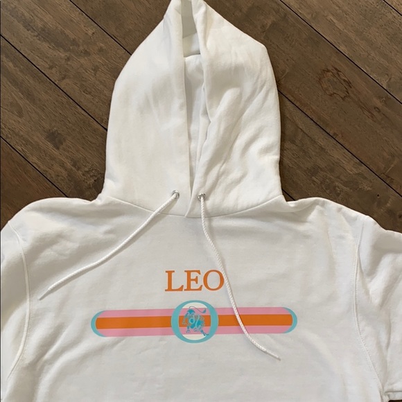 Leo Sign Sweatshirt - Picture 4 of 5